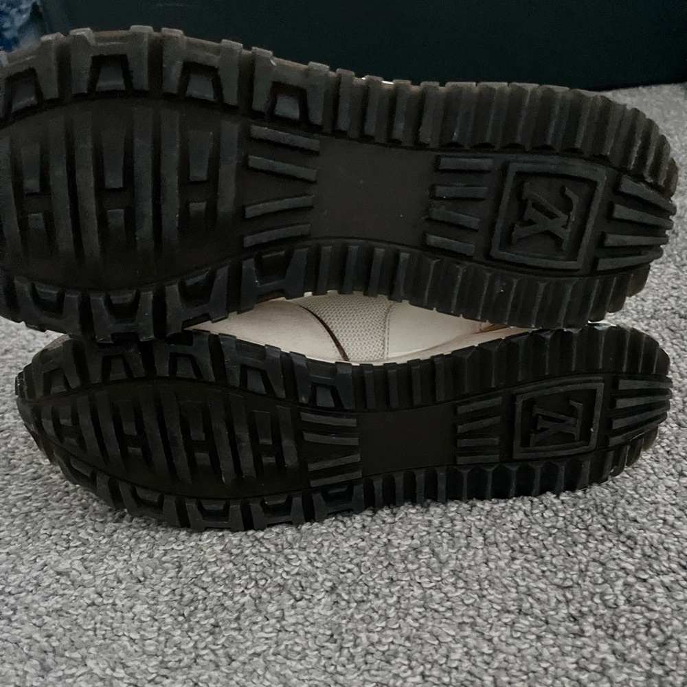 Authentic Louis Vuitton Runner Sneakers - Picture 3 of 5
